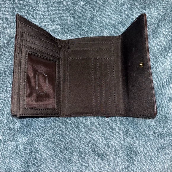 Relic Paisley Embossed Red Leather Tri-Fold Wallet - Picture 5 of 6